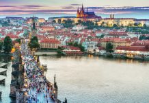 Auswandern nach Tschechien: Prag Stadtansicht an der Karlsbrücke